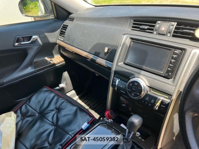 Toyota MARK X 2015-07 7617818-10