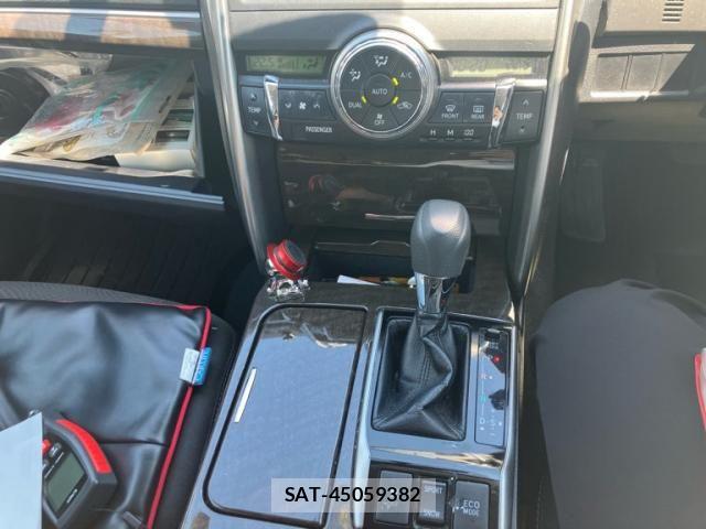 Toyota MARK X 2015-07 7617818-21