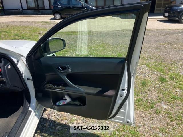 Toyota MARK X 2015-07 7617818-6