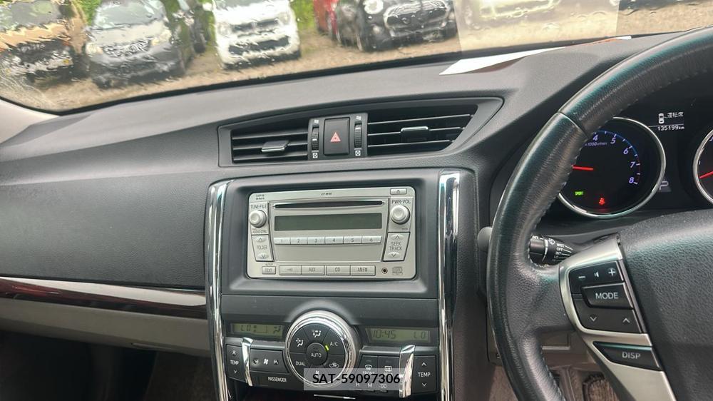 Toyota MARK X 2010 7230131-17