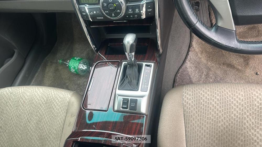 Toyota MARK X 2010 7230131-18