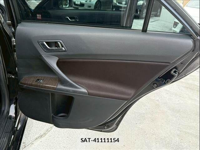 Toyota MARK X 2013-06 7725286-22
