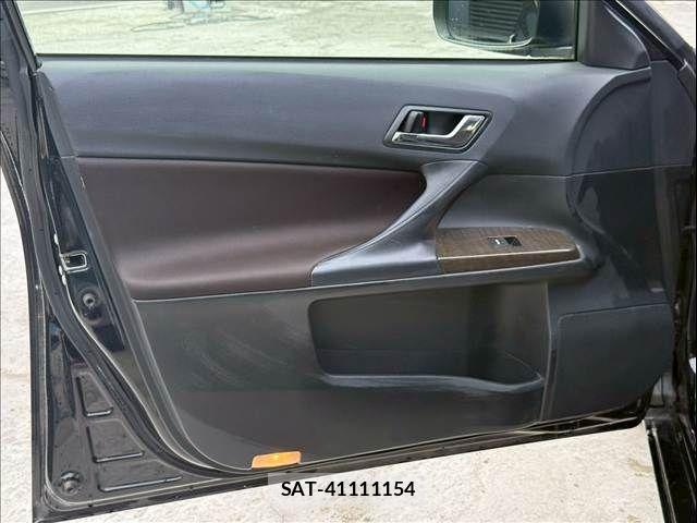 Toyota MARK X 2013-06 7725286-23
