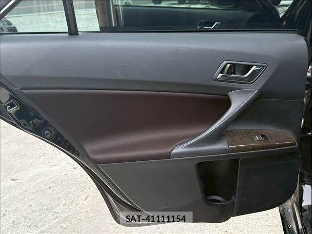 Toyota MARK X 2013-06 7725286-24