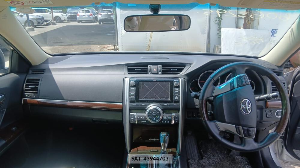 Toyota MARK X 2012-09 7059358-12
