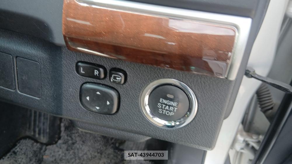 Toyota MARK X 2012-09 7059358-14