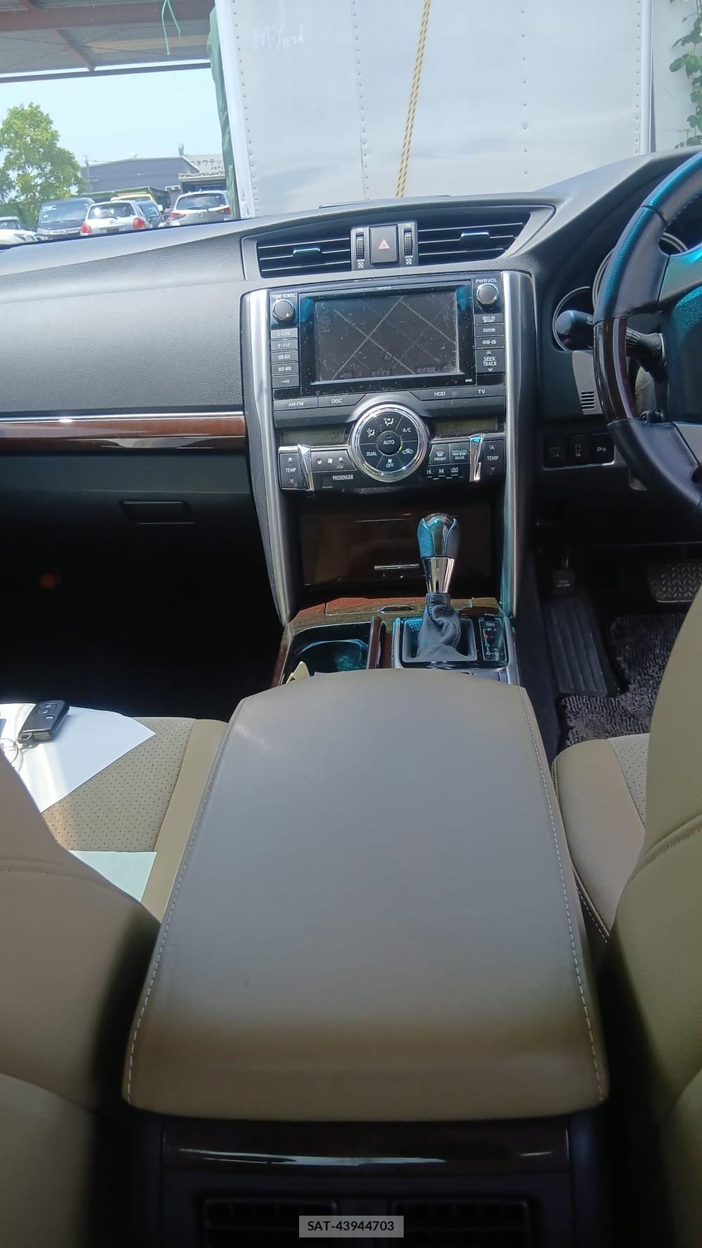 Toyota MARK X 2012-09 7059358-15