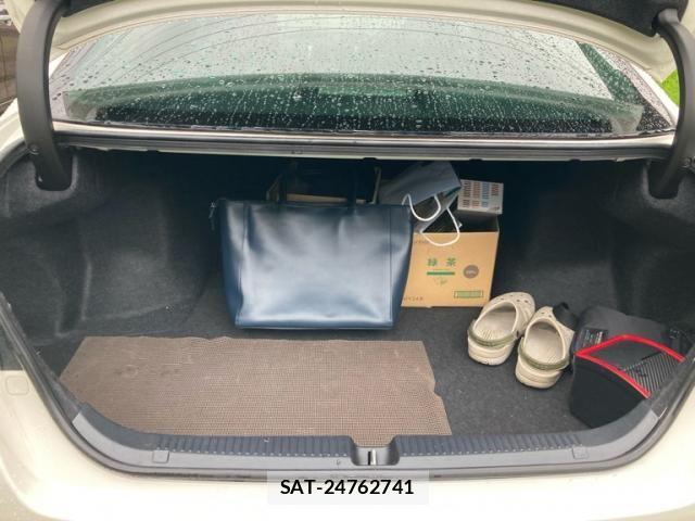 Toyota MARK X 2012-09 7786714-10