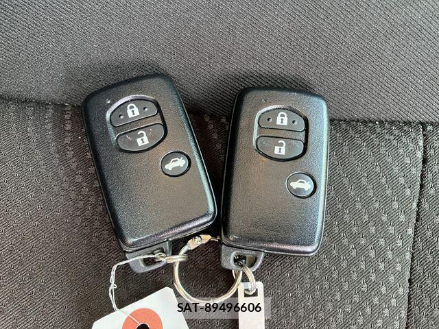 Toyota MARK X 2013-06 7877512-28