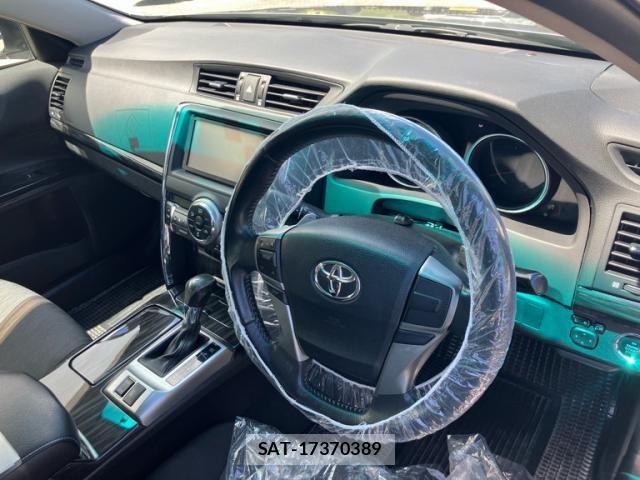 Toyota MARK X 2012-03 7877514-10