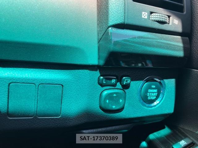 Toyota MARK X 2012-03 7877514-21