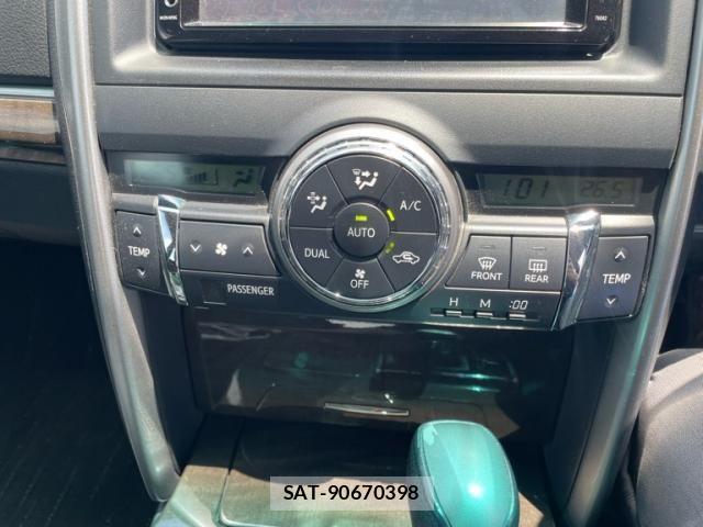 Toyota MARK X 2012-10 7877513-17