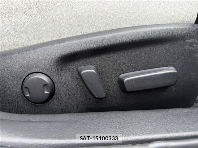 Toyota MARK X 2017-03 8036551-6