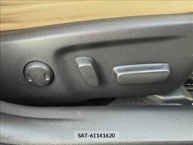 Toyota MARK X 2015-10 8036553-14