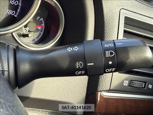 Toyota MARK X 2015-10 8036553-27
