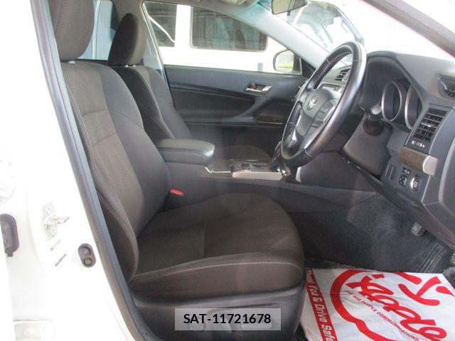 Toyota MARK X 2016-10 8131082-13