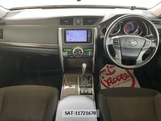 Toyota MARK X 2016-10 8131082-1