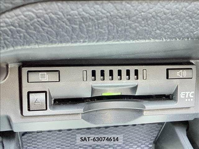 Toyota MARK X 2017-06 8146100-13