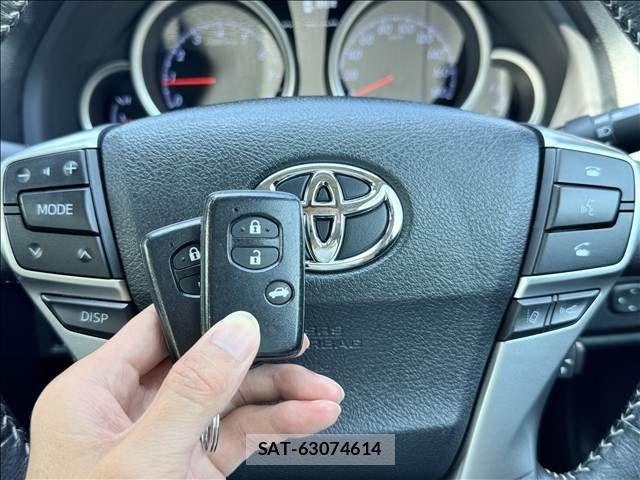 Toyota MARK X 2017-06 8146100-17