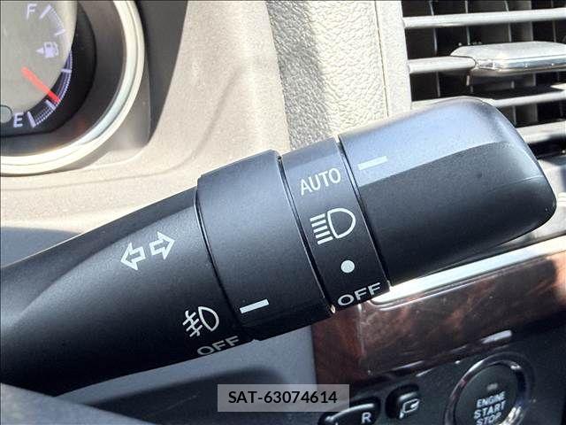 Toyota MARK X 2017-06 8146100-26