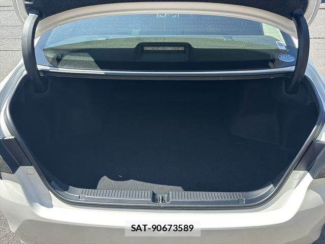 Toyota MARK X 2017-07 8208511-9