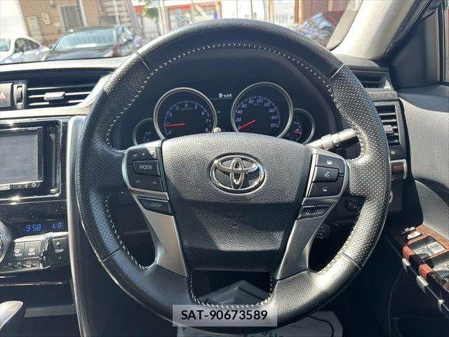 Toyota MARK X 2017-07 8208511-10