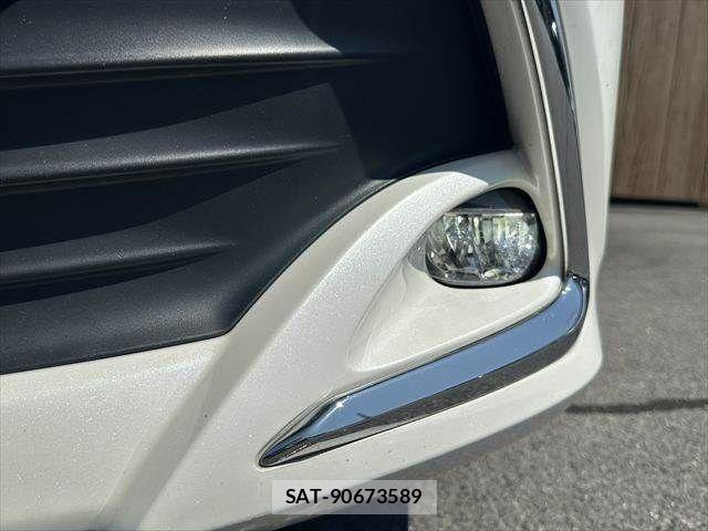 Toyota MARK X 2017-07 8208511-12