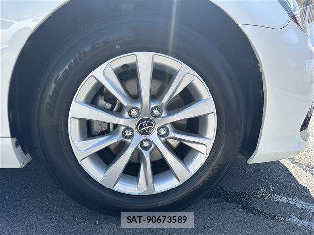 Toyota MARK X 2017-07 8208511-13