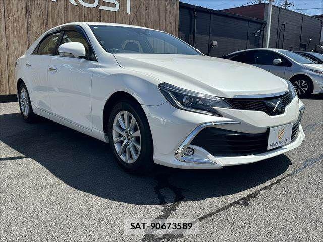 Toyota MARK X 2017-07 8208511-14