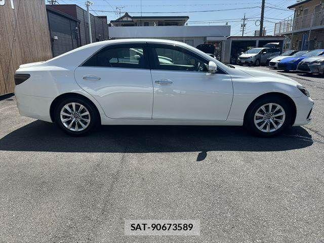 Toyota MARK X 2017-07 8208511-15