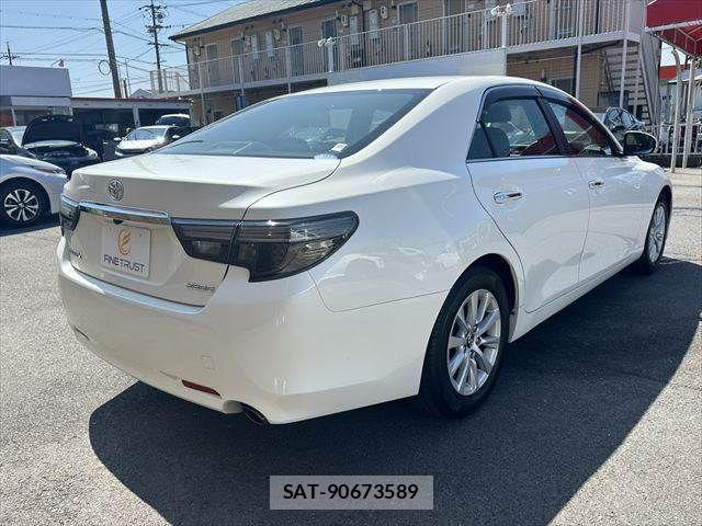 Toyota MARK X 2017-07 8208511-16