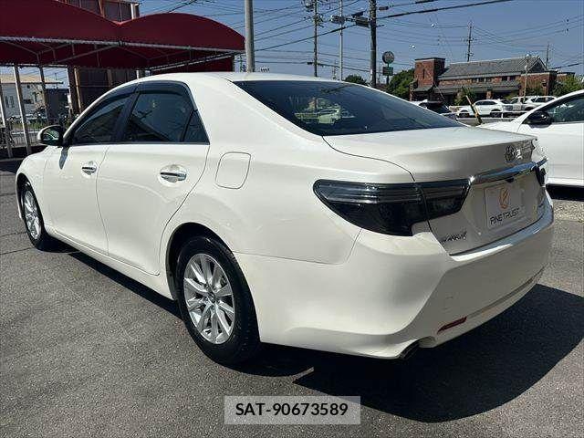 Toyota MARK X 2017-07 8208511-18
