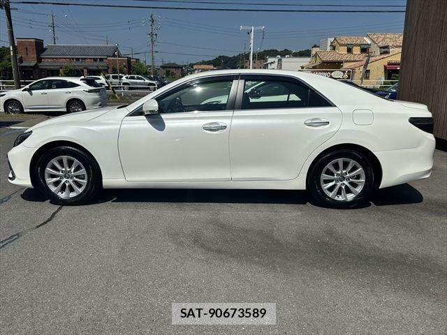Toyota MARK X 2017-07 8208511-19