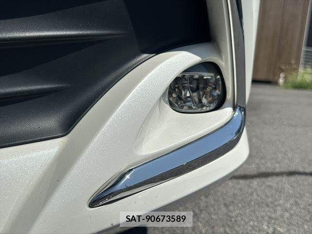 Toyota MARK X 2017-07 8208511-22
