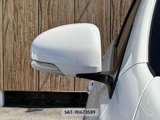 Toyota MARK X 2017-07 8208511-25