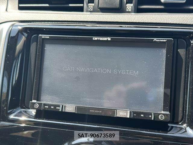 Toyota MARK X 2017-07 8208511-3
