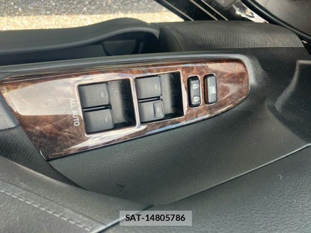 Toyota MARK X 2018-11 8208512-14