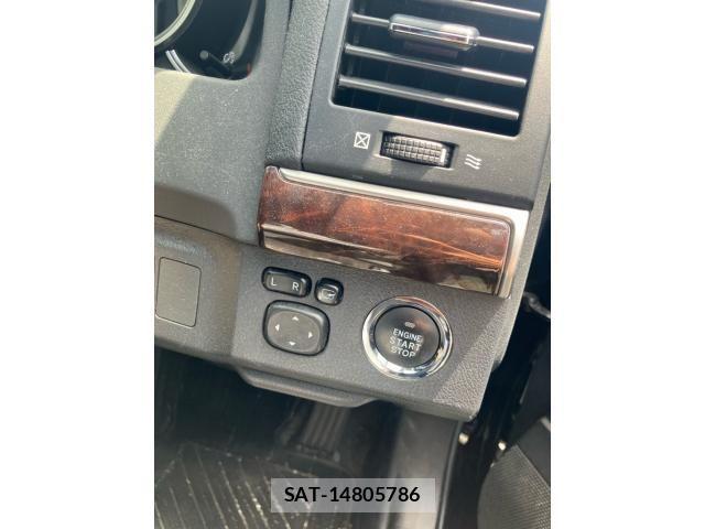 Toyota MARK X 2018-11 8208512-15