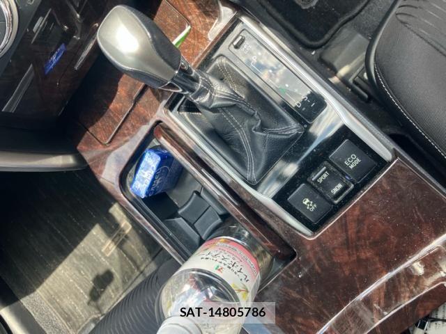 Toyota MARK X 2018-11 8208512-17