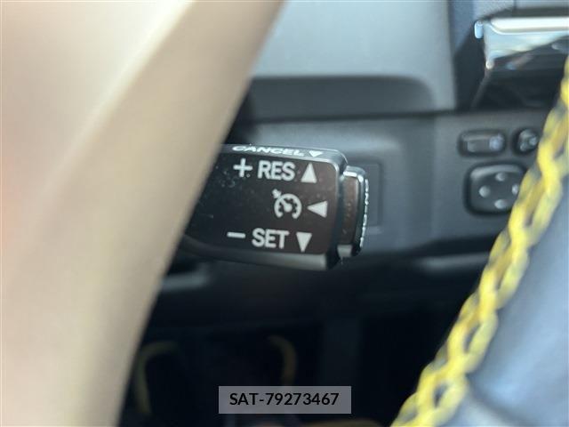 Toyota MARK X 2014-12 8208522-11
