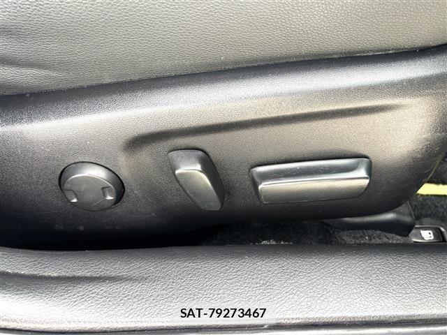 Toyota MARK X 2014-12 8208522-13