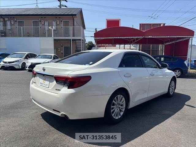 Toyota MARK X 2013-07 8208514-17