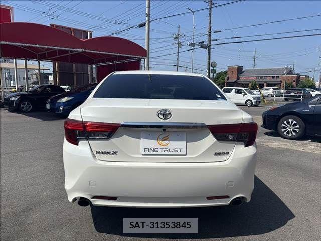 Toyota MARK X 2013-07 8208514-18