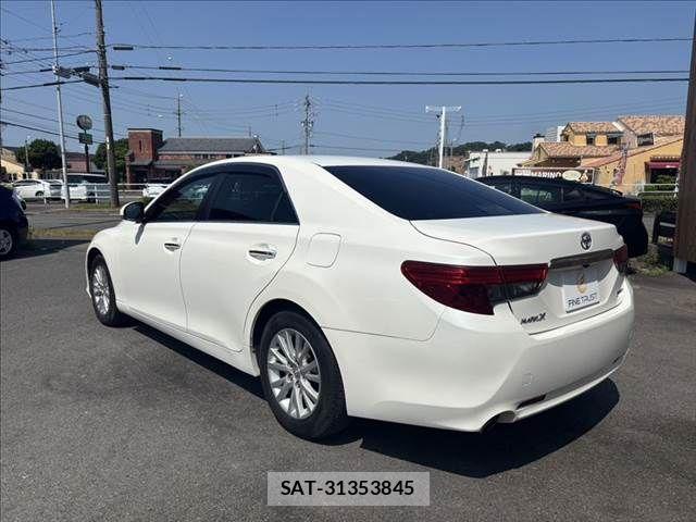 Toyota MARK X 2013-07 8208514-19