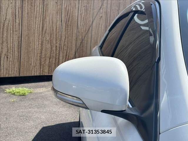Toyota MARK X 2013-07 8208514-26
