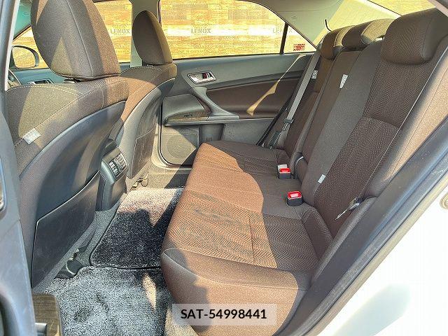 Toyota MARK X 2016-07 8208510-12