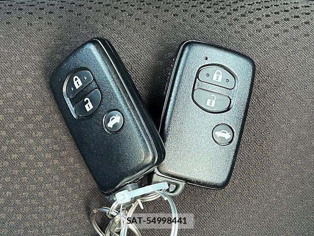 Toyota MARK X 2016-07 8208510-25