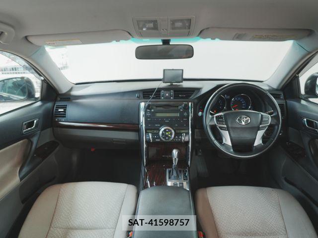 Toyota MARK X 2010-04 8245797-1