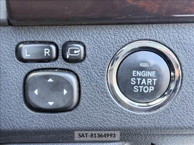 Toyota MARK X 2016-11 8245795-14