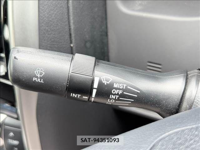 Toyota MARK X 2017-05 8315263-29